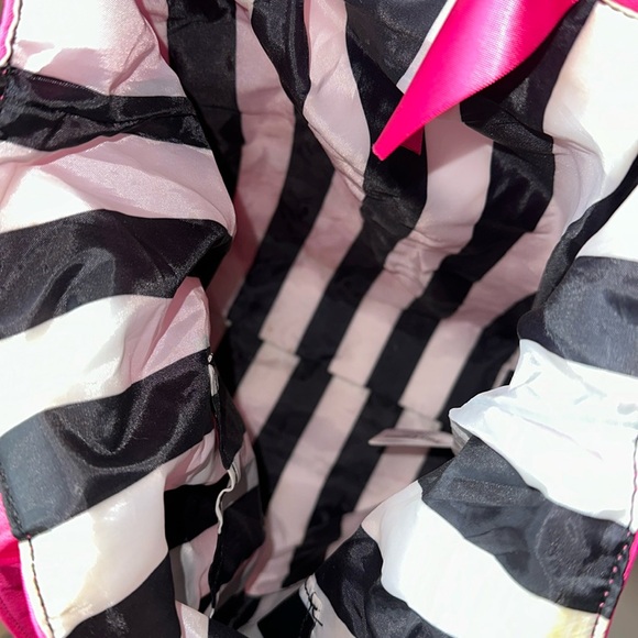 Juicy Couture" Hot Pink 'Eau De Couture' Bag 100% Nylon - Picture 8 of 9